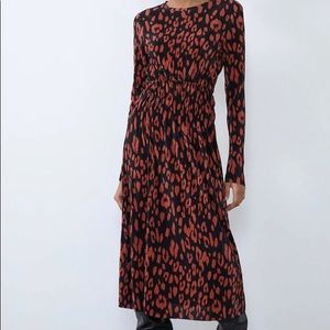 💫 NWT ZARA RED and BLACK PLEATED DRESS